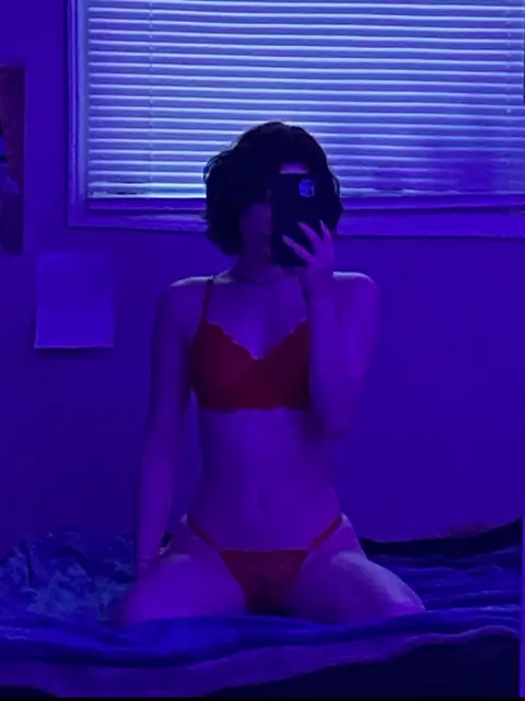ellie on OnlyFans