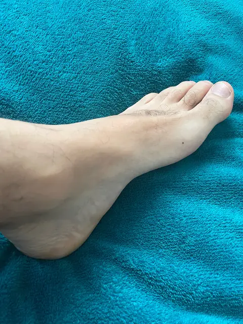 Bare feet on OnlyFans