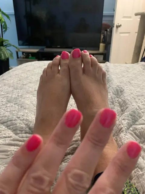 Carmen s sexy feet on OnlyFans