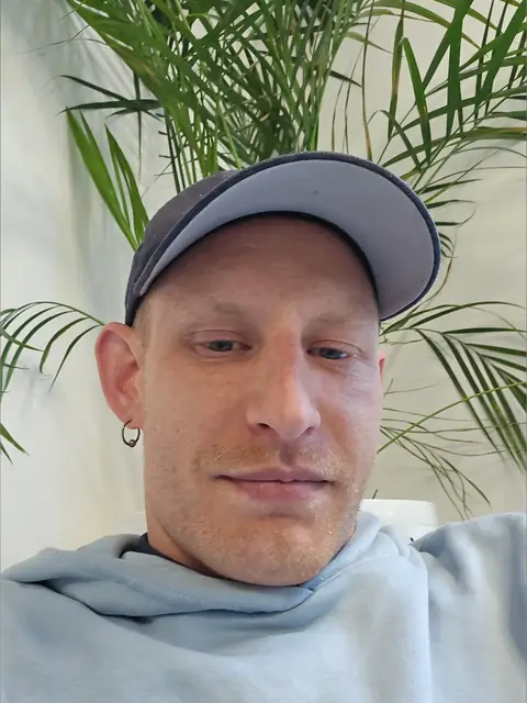 HyGGe <- Thomas -> HyGGe OnlyFans profile