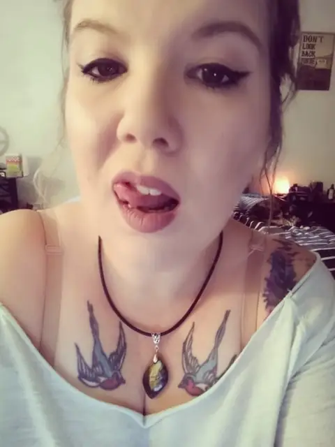Miss Cox: Emotional Support Pet on OnlyFans