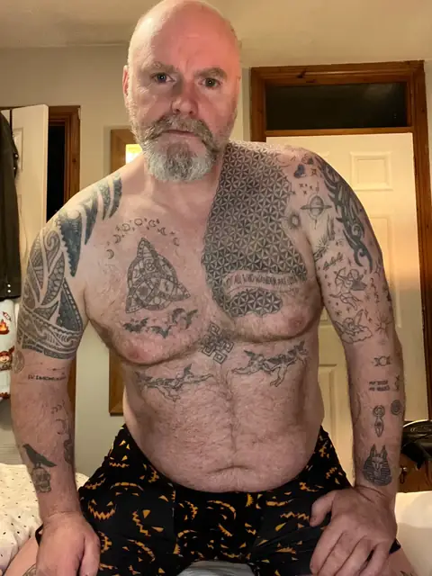 Tattooeddilf on OnlyFans
