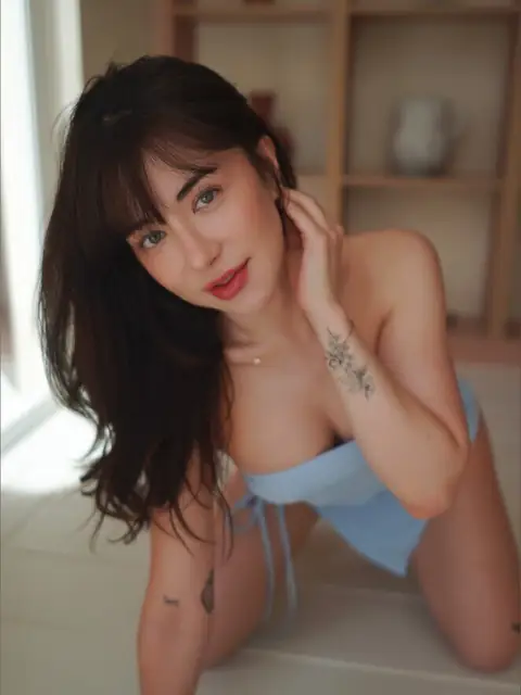 Luna Kisses on OnlyFans
