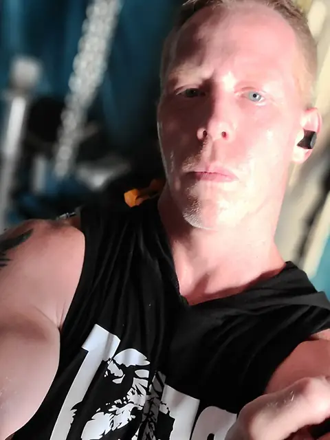 Robert Shelley on OnlyFans