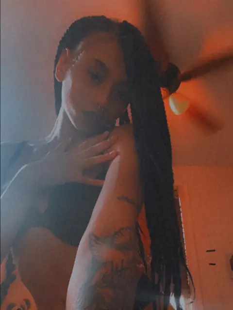 Honey Kiss on OnlyFans