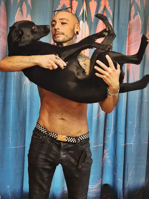 R Y N E OnlyFans profile