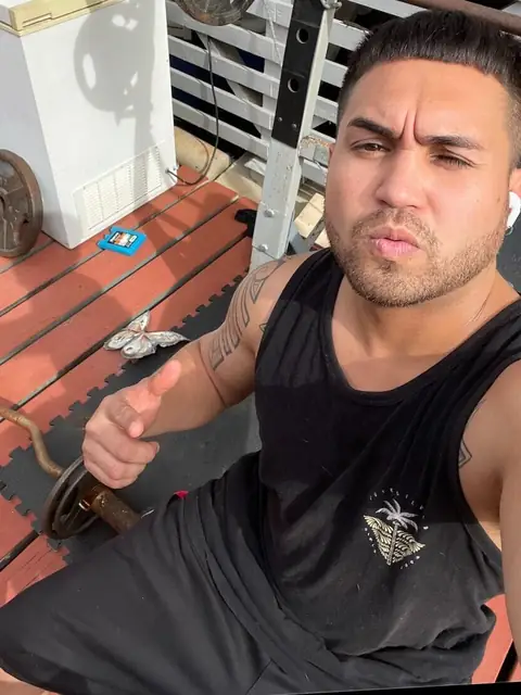 NoMakeLaikUStrait on OnlyFans