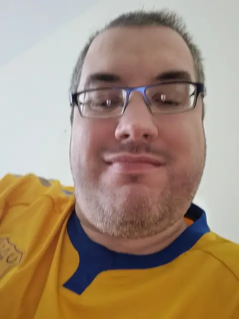 Simon Gizzie on OnlyFans
