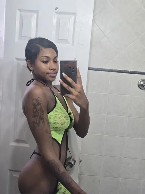 Larealchomba on OnlyFans