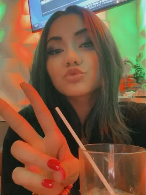Laura Hennessy on OnlyFans