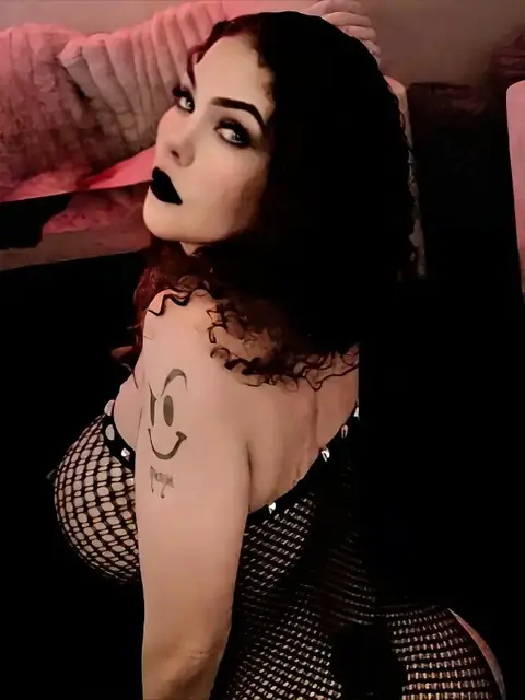 Nikki Lanee OnlyFans profile