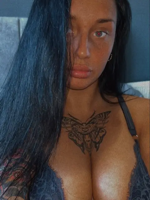 Demmi on OnlyFans
