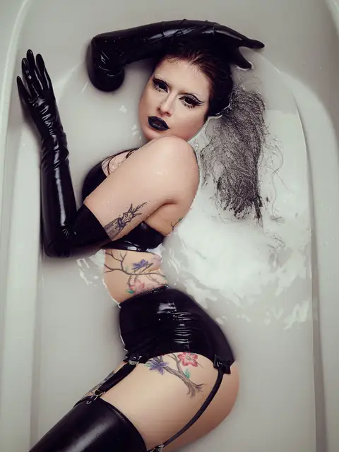 Isa Strawberry on OnlyFans