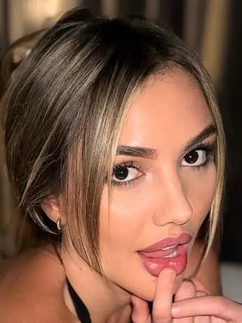 Shania Perrett on OnlyFans